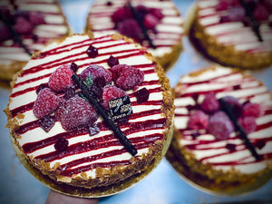 
                  
                    Charger l&amp;#39;image dans la galerie, Gâteau au fromage et gelée de framboises
                  
                
